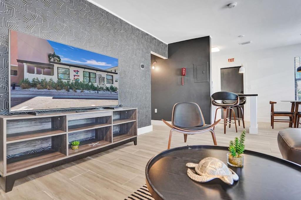 Hollywood Apartments Host By Beenomad Eksteriør bilde